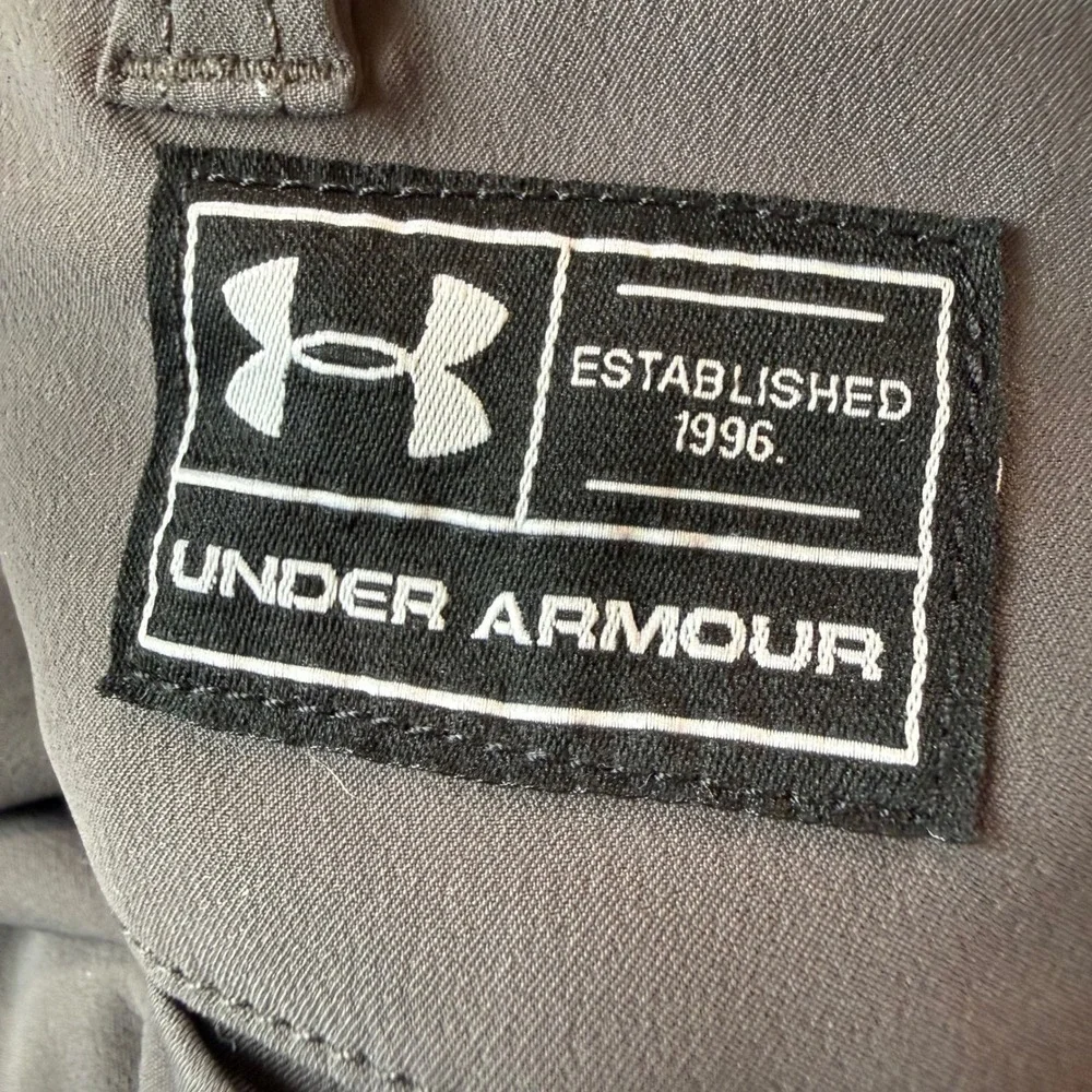 Under Armour Mens HeatGear Loose Performance Short Charcoal Grey Size 40 1257791